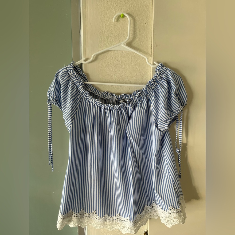 White and blue shirt, size L